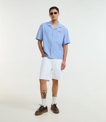 Bermuda Reta em Sarja com Bolsos