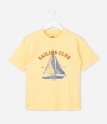 Camiseta Infantil Regular com Estampa de Barco Sailing Club - Tam 5 a 14 Anos