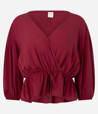 Blusa Peplum em Viscose com Decote V Transpassado