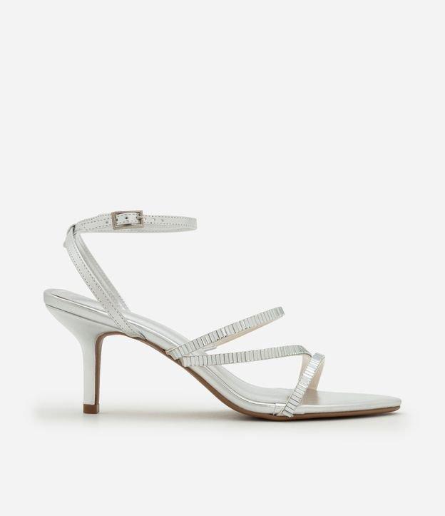 Sandália com Bico Fino e Tiras com Plaquinhas Espelhadas - 1