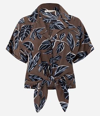 Camisa em Viscose com Gola Polo e Estampa Folhagem