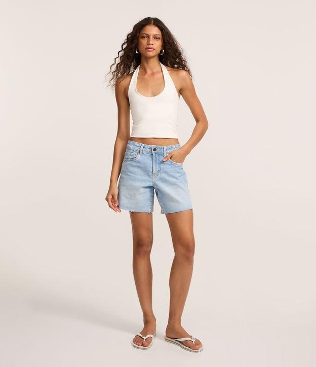 Bermuda Cintura Média em Jeans com Barra Cortada - 1