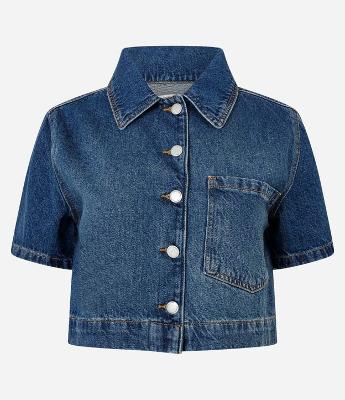 Camisa Cropped em Jeans com Botões e Bolso