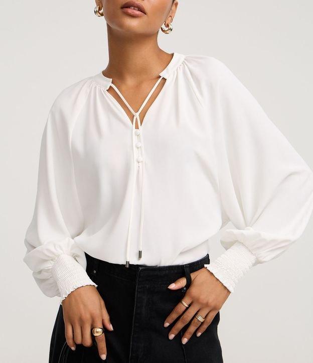 Blusa Bata em Crepe com Gola Padre e Manga Ampla - 1
