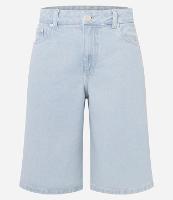 Bermuda em Jeans Delavê Alongada com Bolsos - 1