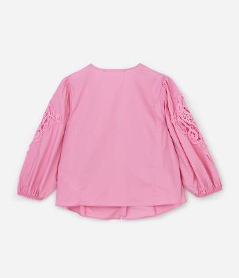 Blusa Manga 3/4 em Tricoline com Richelieu Curve & Plus Size