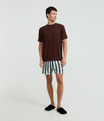 Pijama Curto em Viscose com Estampa de Listras Verticais