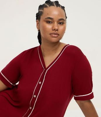 Camisola Curta com Abotoamento Frontal e Detalhes Contrastantes Curve & Plus Size