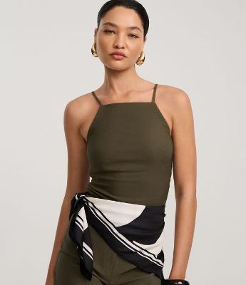 Blusa Ajustada em Viscose com Alça Fina e Decote Reto