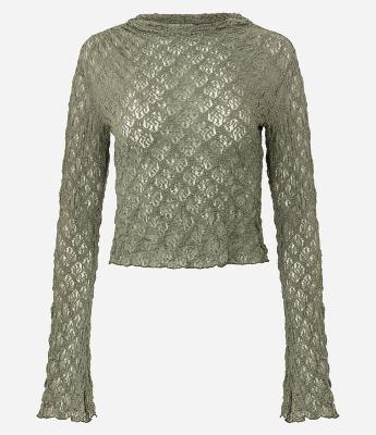 Blusa em Renda com Gola Alta e Manga Sino