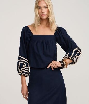 Blusa Curta Ombro a Ombro com Bordado em Corda