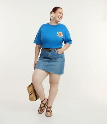 Saia Curta em Jeans com Barra a Fio Curve & Plus Size