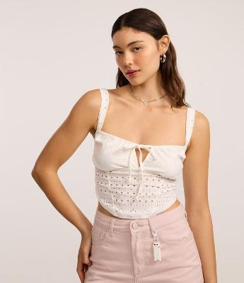 Blusa Top com Detalhe de Amarração Vazado e Texturizada