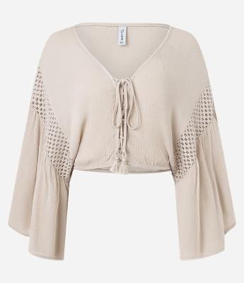 Blusa em Cambraia com Manga Ampla e Tassel