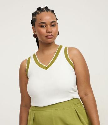 Blusa Regata em Ribana com Gola V em Retilínea Curve & Plus Size
