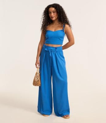 Calça Pantalona em Viscolinho com Cinto para Amarração