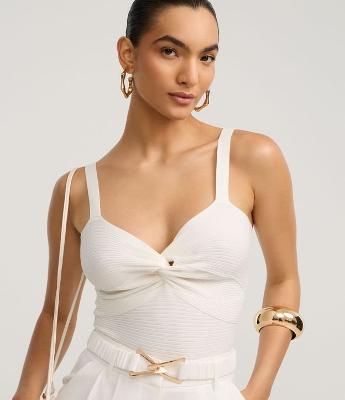 Blusa Cropped de Alça em Tricô Texturizado com Busto Torcido