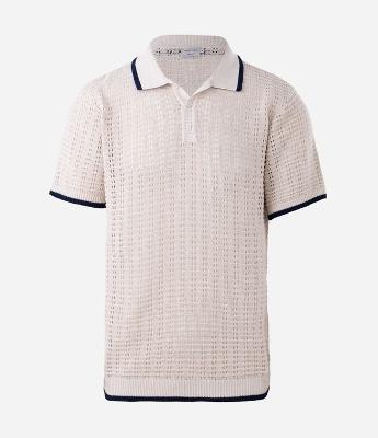 Camisa Polo em Algodão Texturizada com Gola V e Detalhe Contrastante