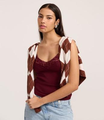 Blusa Regata com Alças Finas e Renda no Decote