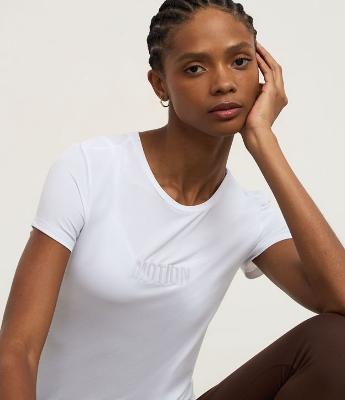 Camiseta Esportiva em Microfibra com Tecnologia Dry  e Estampa Localizada