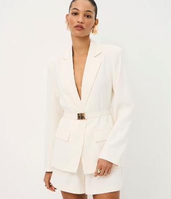 Blazer em Crepe com Lapelas e Cinto Afivelado