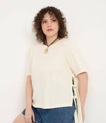 Camiseta com Amarrações de Laços na Lateral Curve & Plus Size