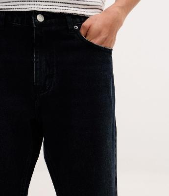 Calça Reta em Jeans com Passantes e Bolsos