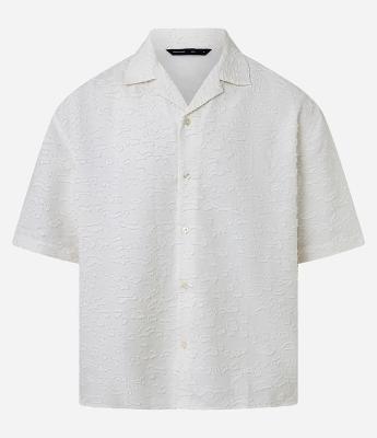 Camisa Boxy com Textura Devoré e Detalhes Navalhados