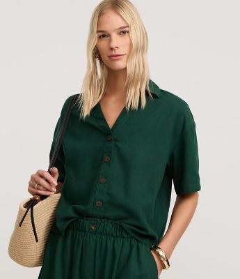 Camisa em Viscolinho com Abotoamento Frontal