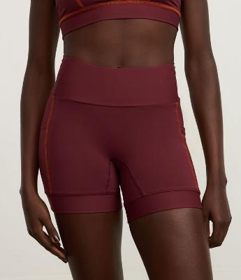 Bermuda Esportiva em Microfibra com Lettering Traseiro