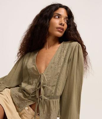 Blusa Bata com Bordado e Amarração Frontal