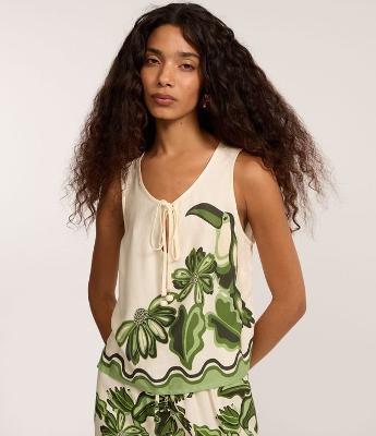 Blusa Regular em Viscose com Estampa de Tucano e Amarração