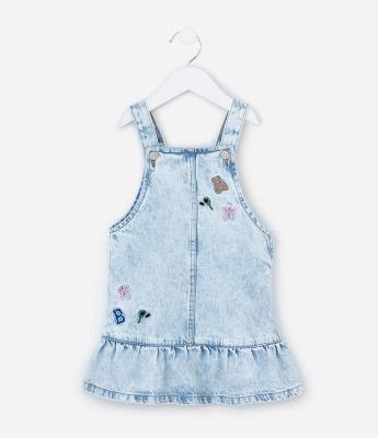 Salopete Jeans com Ícones Bordados e Babadinho - Tam 1 a 6 Anos