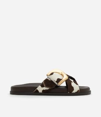 Rasteira em Couro com Tiras Cruzadas e Fivela