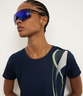 Camiseta Esportiva em Helanca com Estampa Ondas