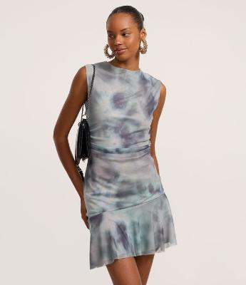 Vestido Ajustado em Tule com Efeito Manchado e Babados