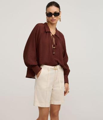 Bermuda Cintura Média em Sarja com Cinto Amarração