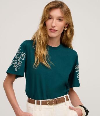 Blusa em Algodão com Bordado de Folhagem na Manga