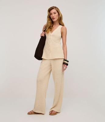 Calça Reta em Tricô de Malha Texturizada com Ponto Diferenciado