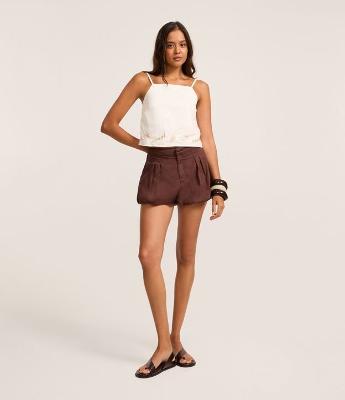 Short em Sarja com Pregas e Barra Ajustada