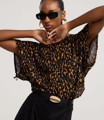Blusa em Chiffon com Manga Ampla e Estampa Onça