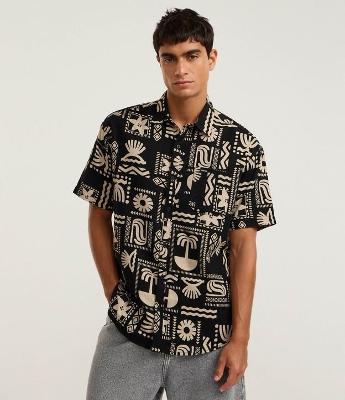 Camisa Relaxed em Tricoline com Estampa Verão Abstrata