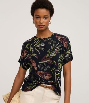 Blusa em Viscolycra com Estampa Folhagem