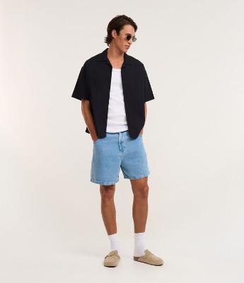 Bermuda Cropped em Jeans Liso