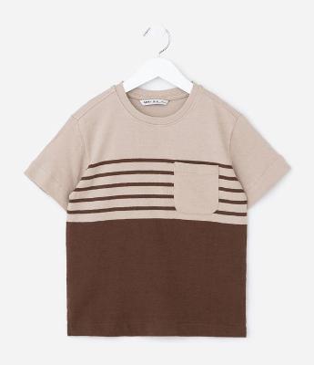 Camiseta Infantil Regular com Estampa de Listras e Bolsinho - Tam 5 a 14 Anos