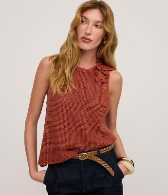 Blusa em Tricô com Ponto Vazado Flor de Tecido no Ombro