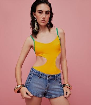 Short Micro Cintura Baixa em Jeans com Amarrações