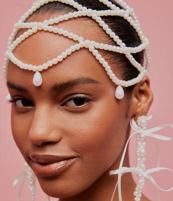 Acessório de Cabeça com Pérolas
