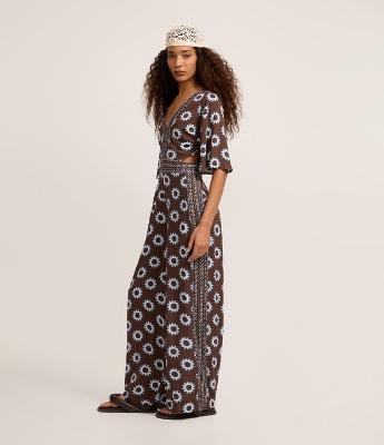 Macacão em Viscose com Decote V e Estampado