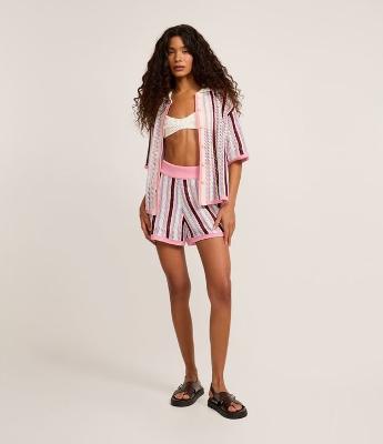 Short Curto em Tricô Listrado com Barra Contrastante